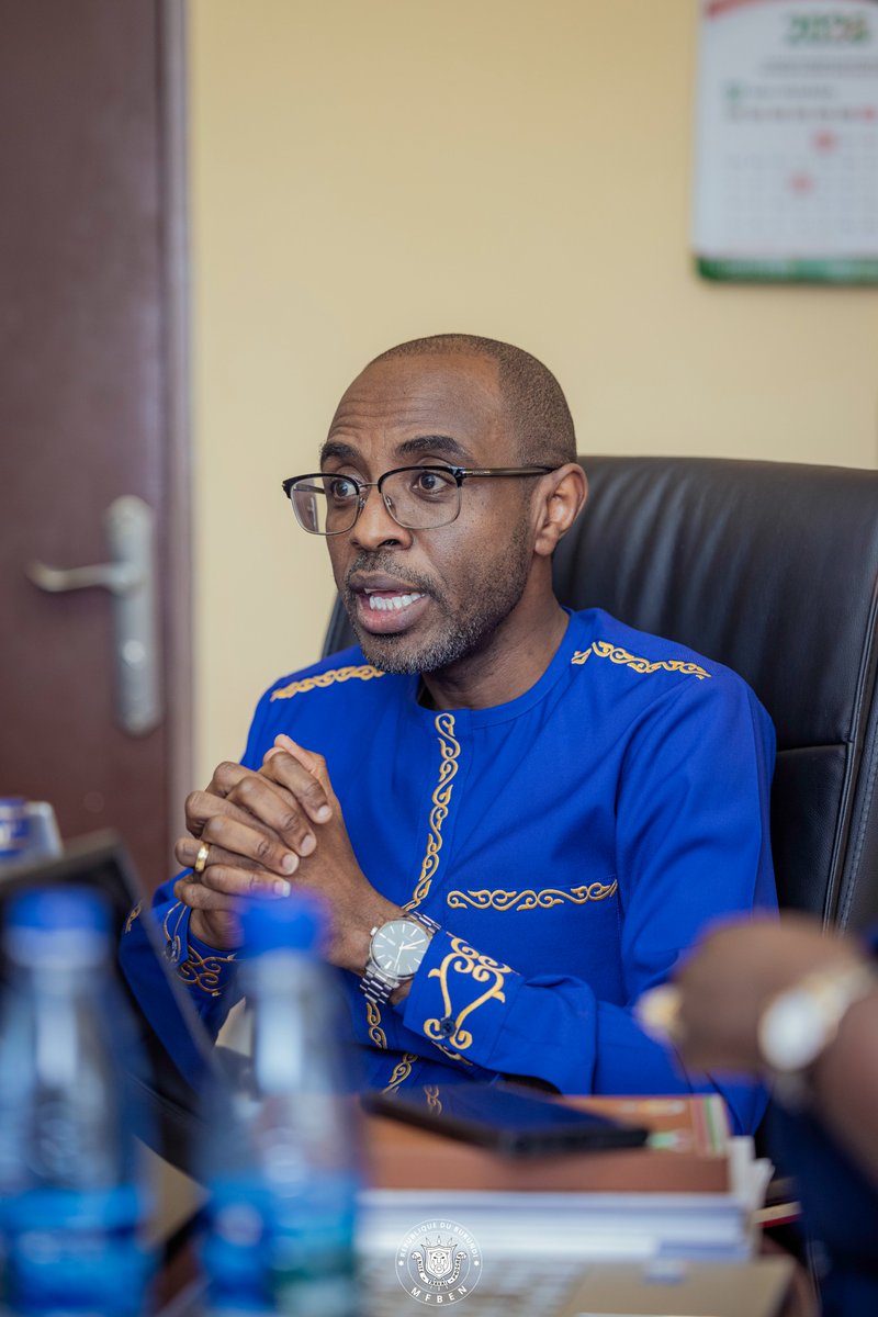FinancesBdi's tweet photo. 1/2 Le Ministre des Finances, du Budget et de l’Économie Numérique, Dr @ndikalain, échange en ce moment avec les membres de la Commission permanente du @Burundi_senat chargée des questions économiques, des finances, du budget, de l’environnement, des questions sociales, de la jeunesse, des sports et de la culture.

Les travaux portent sur le projet de loi de règlement et de compte rendu budgétaire pour l’exercice 2024–2025, un exercice essentiel de reddition des comptes sur l’exécution réelle du budget de l’État.

À travers les questions des Honorables Sénateurs, les échanges permettent d’examiner les recettes mobilisées, les dépenses exécutées, les écarts observés, la qualité des documents budgétaires et les réformes engagées pour renforcer la transparence des finances publiques.

#Burundi
