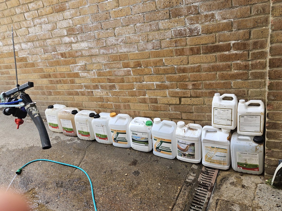 HaydnLawrance's tweet photo. Day 10- light roll with the g860 to settle the pitch

Then straight on with a rootdrench 💪
Always like to go big on grow in nutrition.
The battle to keep the pitch to a high standard over winter starts now 💪

Set up some irrigation blocks
No more single popups on match day 🫠 https://t.co/sURYeQ5FIU