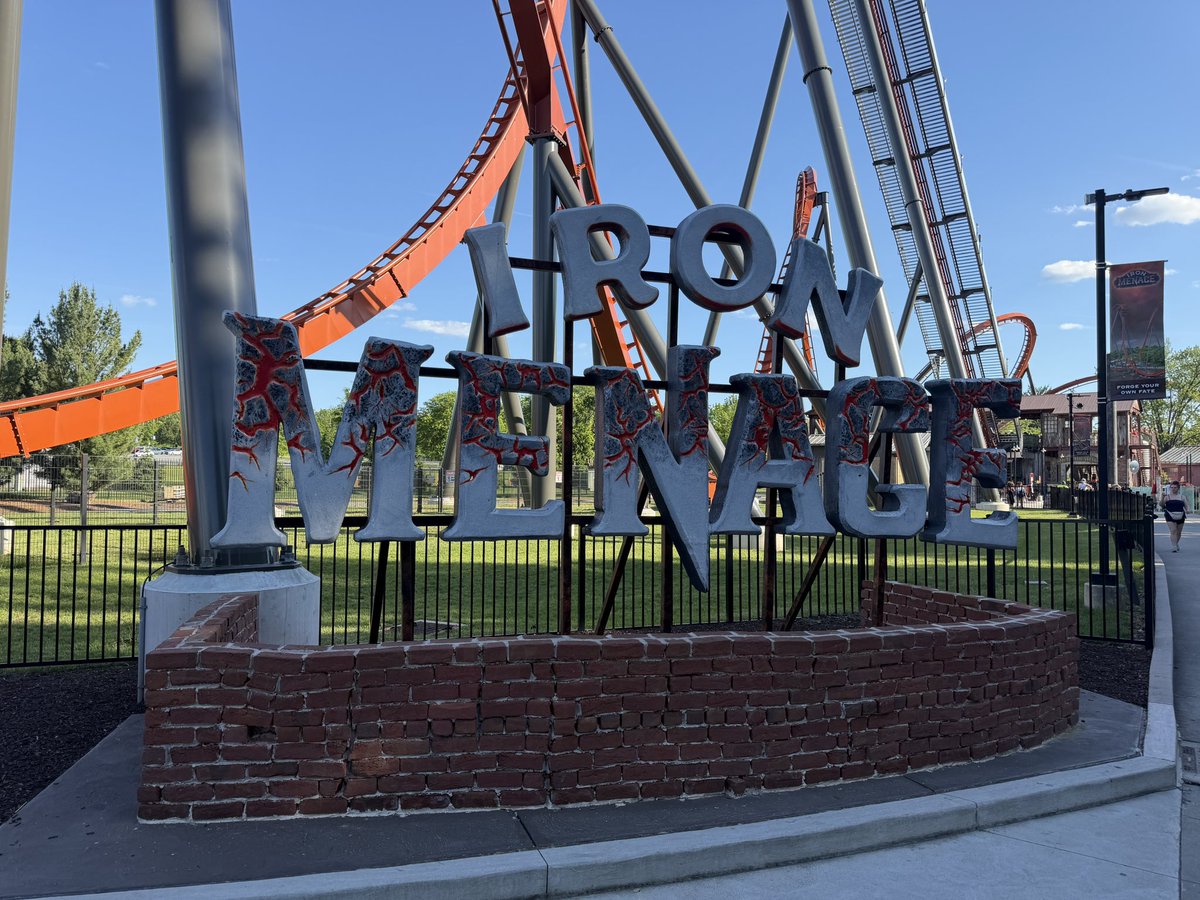 greatohiocc's tweet photo. The Steel Yard themed area of @DorneyParkPR that was created with the addition of #IronMenace is highly themed &amp; looks so good! The team did such a good job representing this theme &amp; industry! Plus, Iron Menace is so much fun &amp; its elements! #dorneypark #thesteelyard https://t.co/Gk3OcsS2Oo