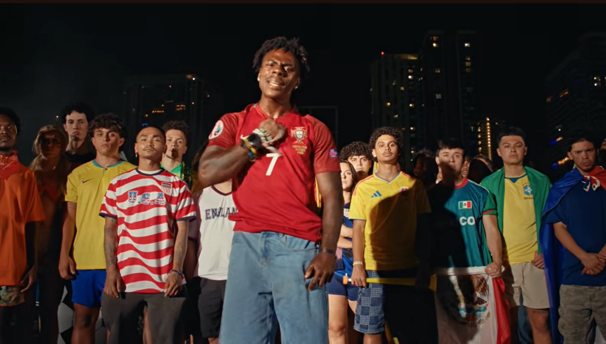 mabeulling1's tweet photo. Am I the only one who got choked up at this part?
There's something about this song that really touches heart.  And thank you for including the Korean flag. We koreans love SPEED 🥰🇰🇷 https://t.co/AMD9WCbG4L