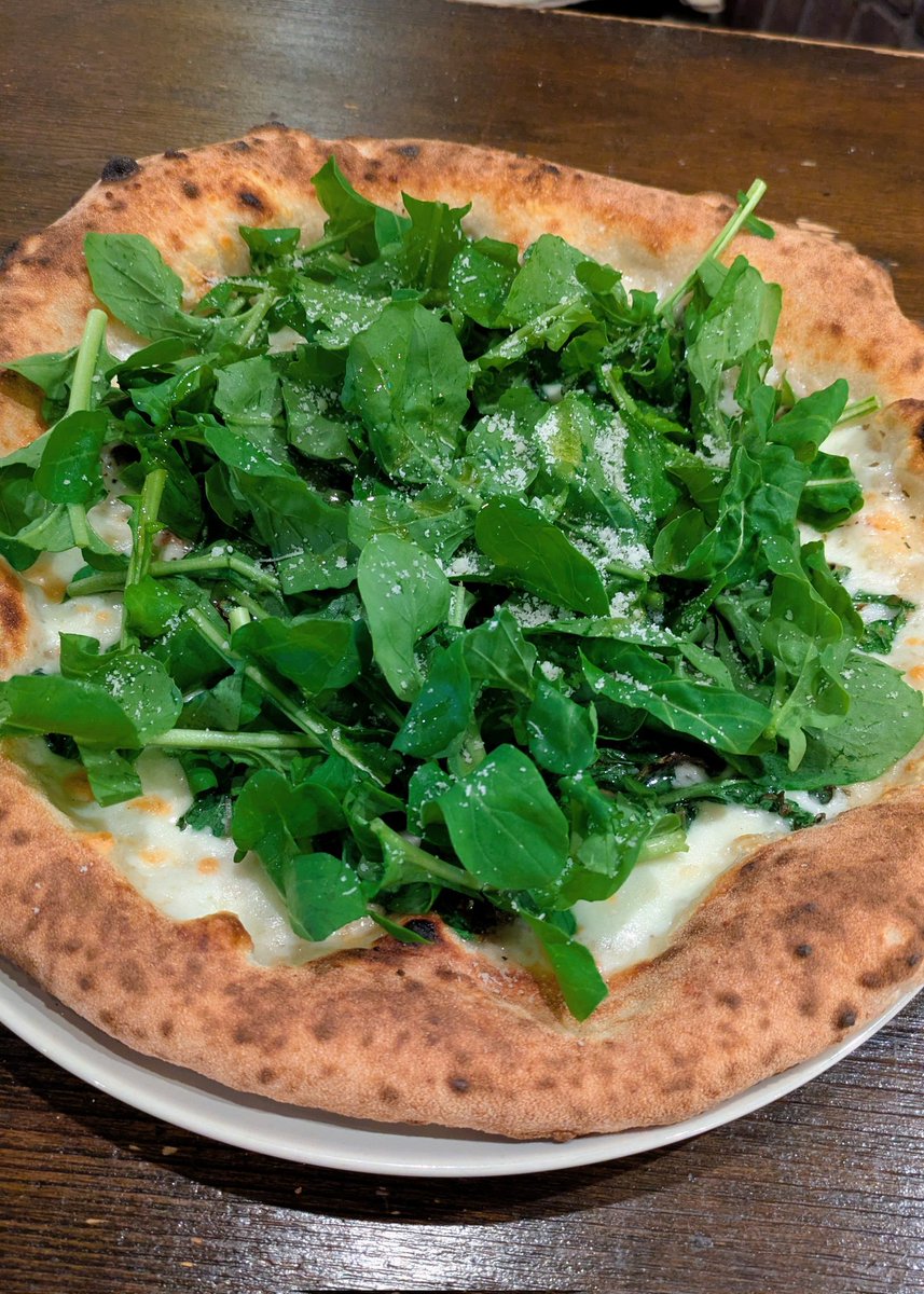 ykn1981's tweet photo. Pizzeria Panacea
ヴェルデ
モッツァレラ、アンチョビ、ケッパー、ルッコラ。構成的にシンプルで奥深い味わいの1枚🍕😋ご馳走様でした❗ https://t.co/CuNqZrRLr4