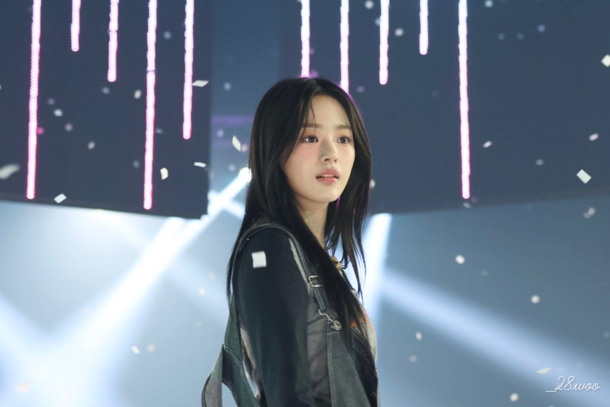 nyearsof_minji's tweet photo. 240602 K-WAVE CONCERT 인기가요
#민지 #MINJI https://t.co/hkEOEfxnZR