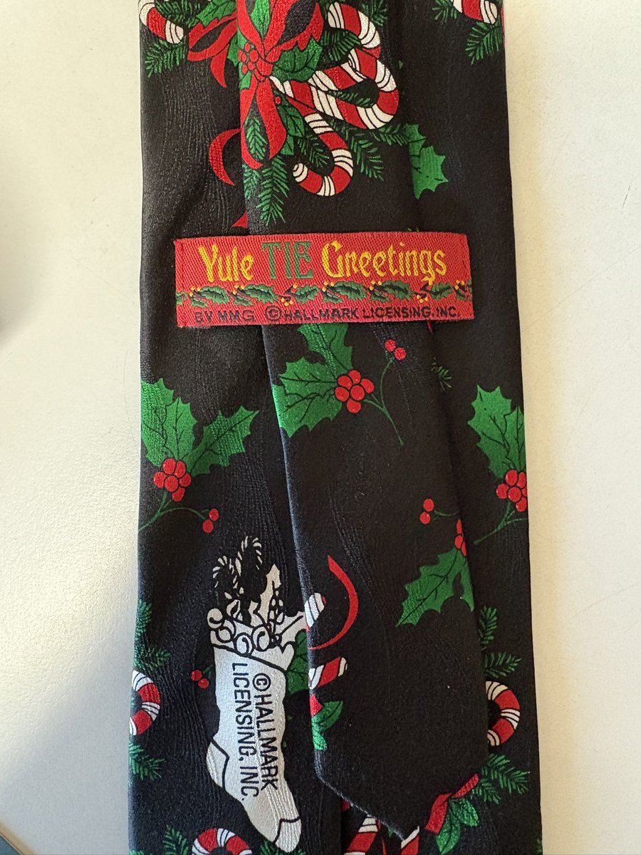 deehipockets's tweet photo. Gosh @BenHigginsSD I had no idea you used to work for Hallmark! https://t.co/Sn5woAOhWK