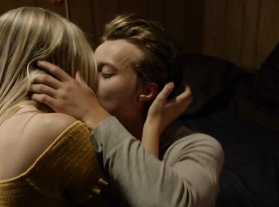 PrincessOfKooks's tweet photo. *Kayley is making out with JJ on his bed* 

{@bornapouge } https://t.co/VVav5KJQPu