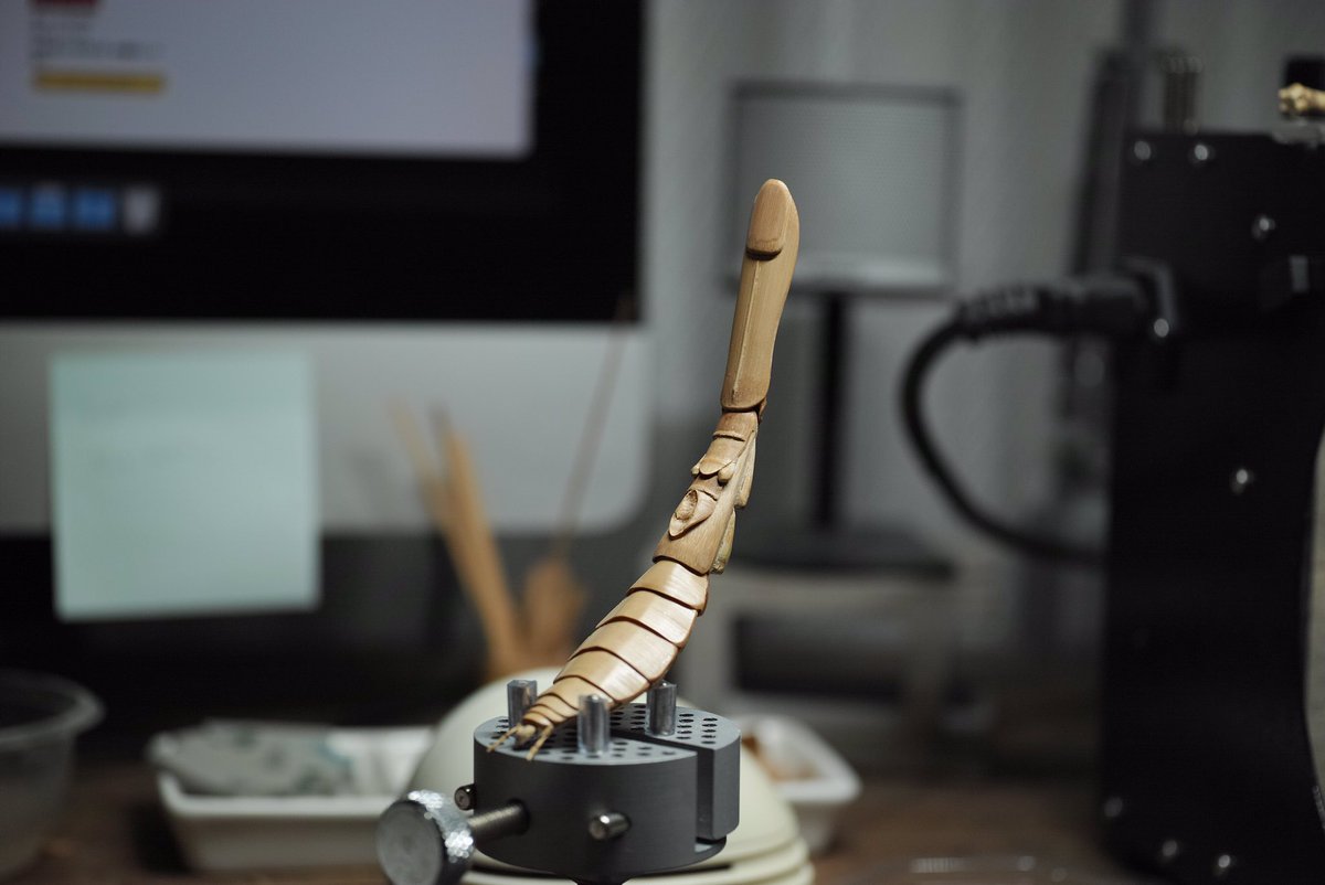 noriji_s's tweet photo. 腹部、胸部の制作に続き鎌の制作開始です。 https://t.co/UdJqxWm3BN
