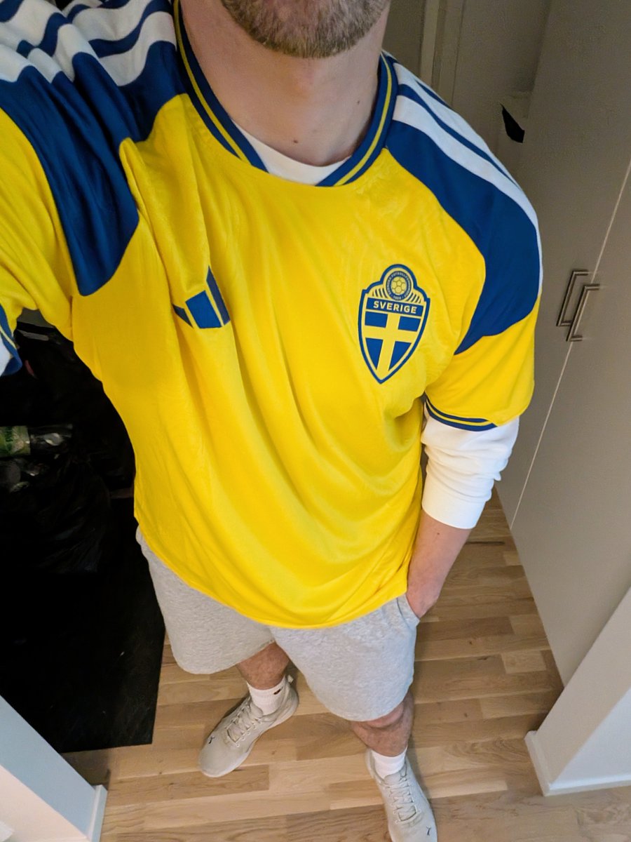 thorswdn's tweet photo. "europeans aren't fashionable" ok explain this https://t.co/nuIdTK4oBv