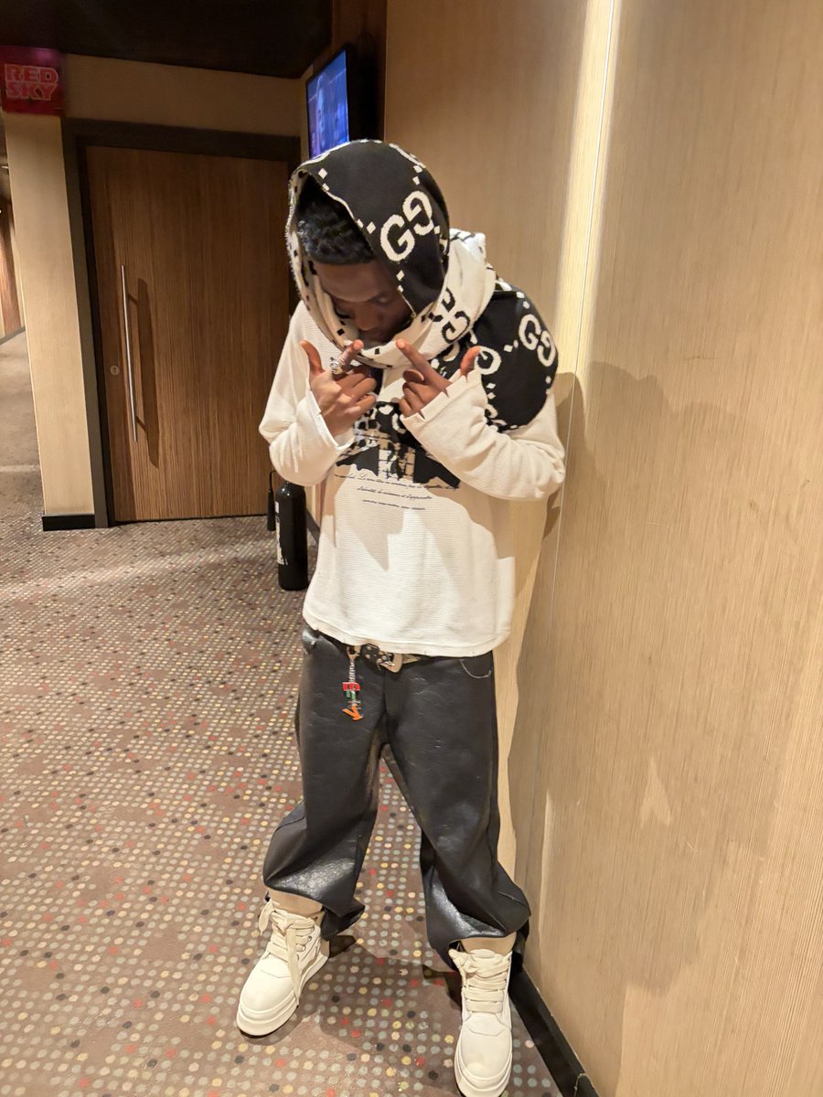 bigsteez001's tweet photo. Another styling session 📸🅱️ https://t.co/Gp6l2zRV5I