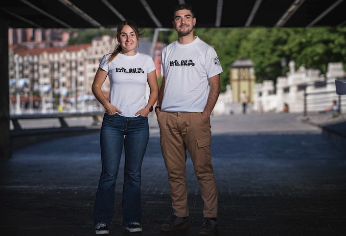 naiz_info's tweet photo. «Kirola eta aldarrikapena bateratu nahi ditugu Bilboko erdigunean»

https://t.co/0tIKevDKQF

Lasterka Askatasunerak larunbatean egingo du hirugarren edizioa itsasadarraren inguruan. Arrate Llorentek eta Antxon Agirrek azaldu dituzte ekimenaren nondik norakoak

@asierrobles https://t.co/dZ7FUsUI0G