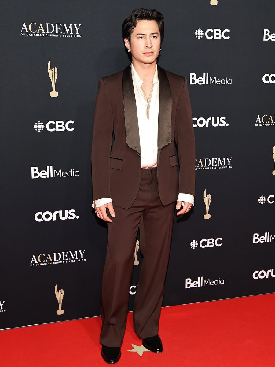 Lisa_BLgirl's tweet photo. @harpersbazaarus Looking like the charismatic winner he is 🤎
Hudson Williams winner of best lead performance in a drama series
#cdnscreenawards
#HudsonWilliams https://t.co/pUpl2CUFuU