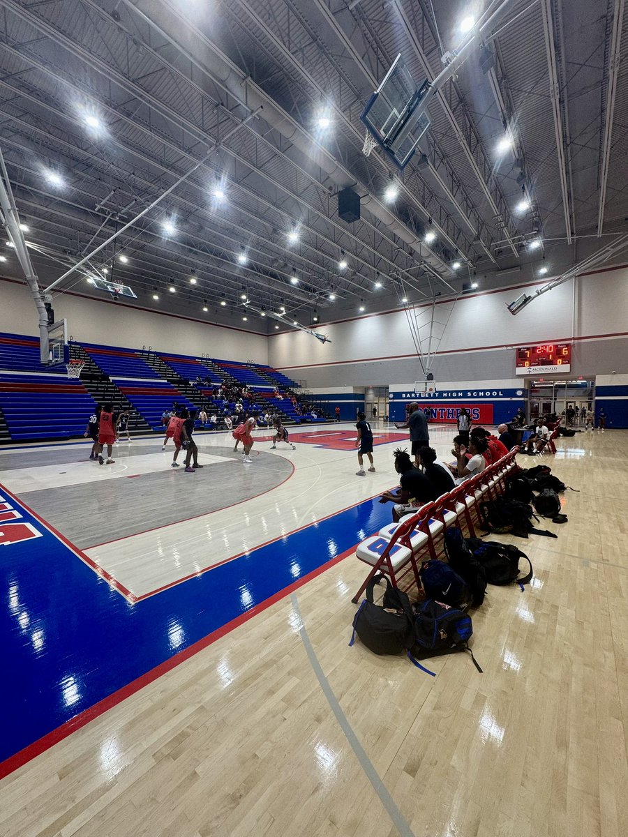 BartlettHoops's tweet photo. We’re are underway here at Bartlett High School for our 8th Annual Team Camp! 

#EveryDayGuys | #BuiltToLast https://t.co/0hb3Ka5ZhV