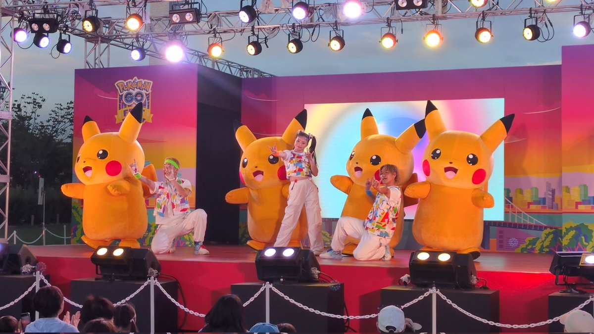 beni_hide's tweet photo. 最後の最後にピカチュウダンスショー見れて良かった😭
ピカチュウ可愛かったしダンサーさんのパフォーマンスもめちゃくちゃ良かった！！⚡⚡⚡
#ポケモンfit  #ポケぬい
#PokemonGOFest2026
#GOフェス東京 https://t.co/J55uzgteDQ