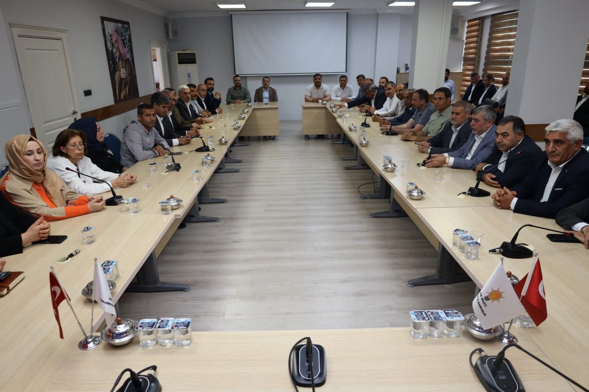 serhatMuduroglu's tweet photo. İl Başkanımız Sayın.@milhamigunbegi başkanlığında, il yönetim kurulu toplantımızı gerçekleştirdik.

 Cumhurbaşkanımız Sayın @RTErdogan'ın güçlü liderliğinde aziz milletimiz için çalışmaya devam ediyoruz.

#SevdamızŞanlıurfa  #YönetimToplantısı 
@abuyukgumus @Akparti @hakanaksu058 @farukaytek