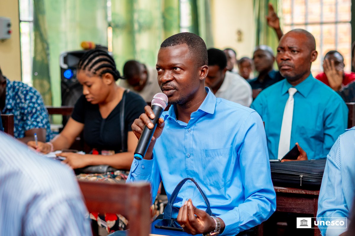 UNESCOKinshasa's tweet photo. 🌍 #𝗧𝘀𝗵𝗼𝗽𝗼 : 𝗽𝗹𝘂𝘀 𝗱𝗲 120 #𝗷𝗲𝘂𝗻𝗲𝘀 𝗺𝗼𝗯𝗶𝗹𝗶𝘀𝗲́𝘀 𝗮𝘂𝘁𝗼𝘂𝗿 𝗱𝗲 𝗹’𝗲𝗻𝘁𝗿𝗲𝗽𝗿𝗲𝗻𝗲𝘂𝗿𝗶𝗮𝘁 𝗲𝘁 𝗱𝗲 𝗹𝗮 𝗰𝗿𝗲́𝗮𝘁𝗶𝗼𝗻 𝗱'𝗲𝗺𝗽𝗹𝗼𝗶𝘀 𝗱𝘂𝗿𝗮𝗯𝗹𝗲𝘀

🟩 L’#UNESCO poursuit ses sessions de renforcement des capacités à destination des #jeunes entrepreneurs, porteurs d’initiatives, étudiants, organisations locales et acteurs de la formation professionnelle de la province de la Tshopo.
Le 29 mai 2025 à #Kisangani plus de 120 participants, dont 45 jeunes filles et femmes ont été pris part aux échanges autour de :
🔹 Choix des activités génératrices de revenus (#AGR) adaptées au contexte local ;
🔹 Opportunités entrepreneuriales dans l’agriculture, l’élevage, l’artisanat, la transformation agroalimentaire, le commerce et les services innovants ;
🔹 Approches clés pour développer des projets viables, compétitifs et résilients.

🟩 Avec cette initiative, l’#UNESCO réaffirme sa volonté d’accompagner la #jeunesse congolaise dans le développement de solutions innovantes et inclusives, contribuant ainsi au #développement socio-économique de la province de la Tshopo et de la République Démocratique du Congo.

#UNESCO #RDC #Entrepreneuriat #Jeunesse
#DéveloppementDurable #Agroalimentaire
#Autonomisation #Emplois