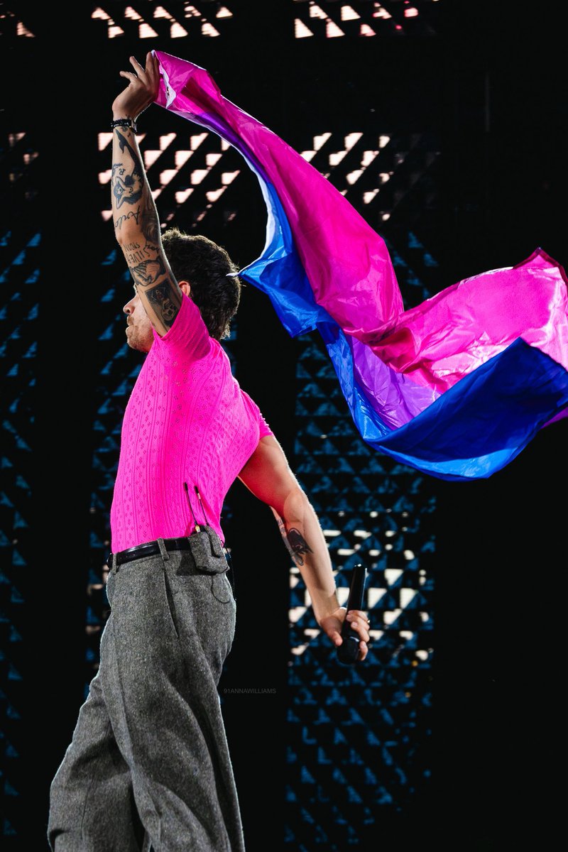 24_SH_'s tweet photo. Happy Pride months!! 🏳️‍🌈 https://t.co/uE6RJsmzA5