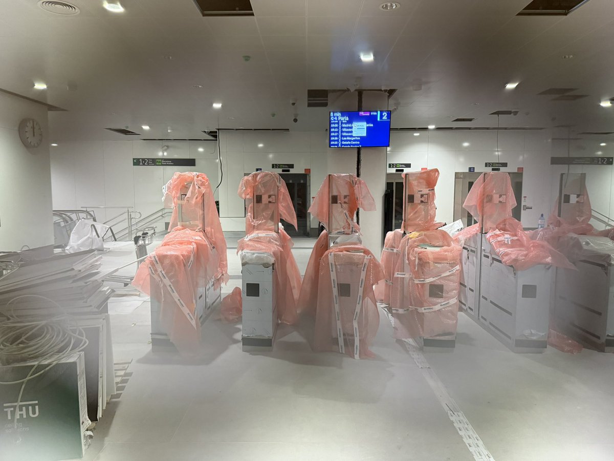 bitxofo's tweet photo. Nueva estación de @adif y @fgc en Aeroport T1. Aeroport Josep Tarradellas Barcelona El Prat. Vídeo y fotos mías de 1 de junio de 2026 🛩️🚆✈️ https://t.co/DwIYFAUucs