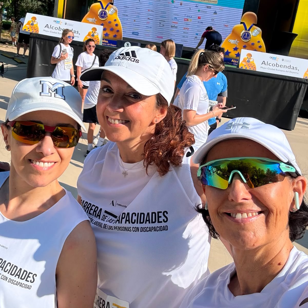 HPECDS_ES's tweet photo. ¡Repetimos experiencia y sumamos kilómetros que importan! 👟🔥

Un año más, y ya van ocho, lo dimos todo en la Carrera de las Capacidades de la @adecco_fundac. Corriendo, caminando y, sobre todo, apoyando la inclusión social y laboral de las personas con discapacidad.

#HPE #CDS https://t.co/LliDsZC8JT