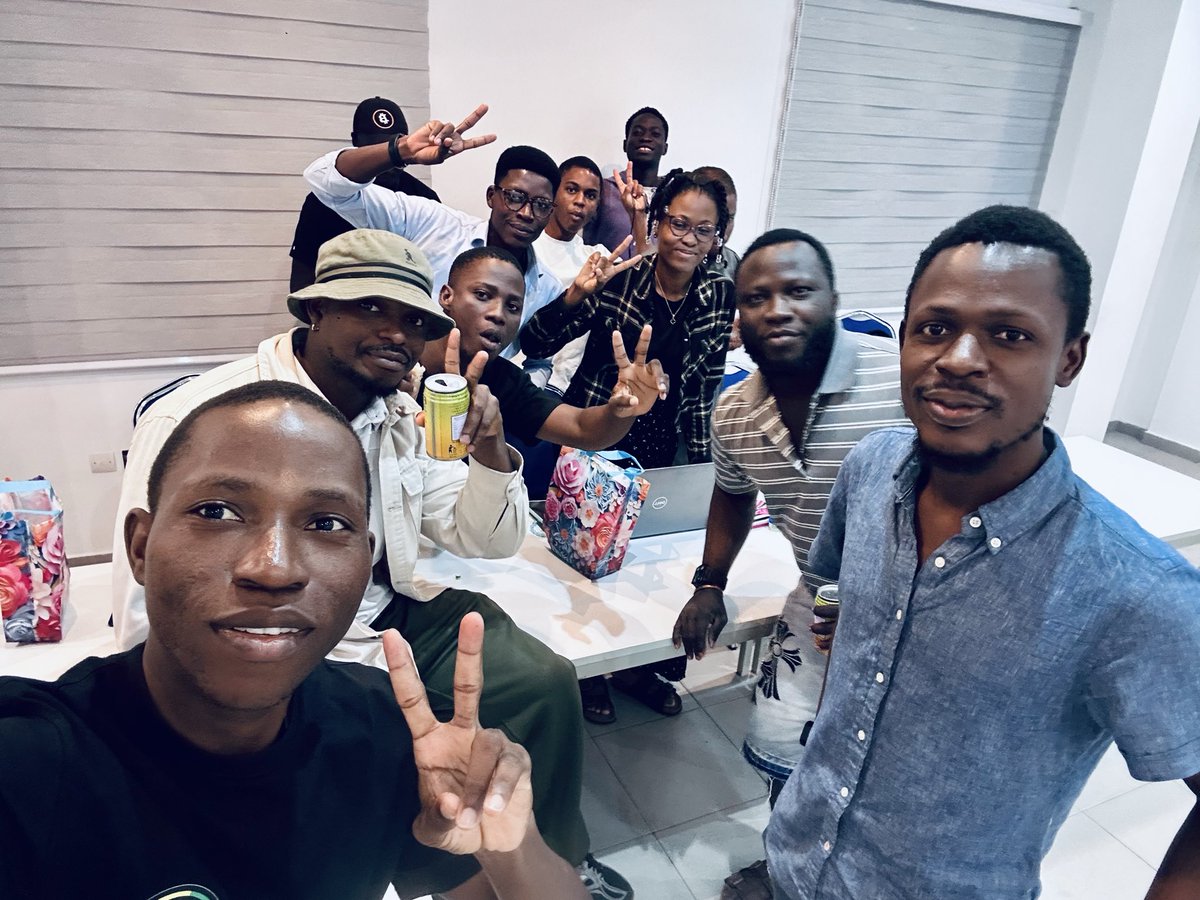 BitdevsCotonou's tweet photo. et outils d'analyse interagissent avec la blockchain Bitcoin.

Et nous avons finir par introduire les participants au Bitcoin Hackathon de @btcmastermind_ 

Merci à tous les participants pour les échanges techniques et la curiosité démontrée tout au long du meetup. 🚀 https://t.co/simiOYQ0Bi