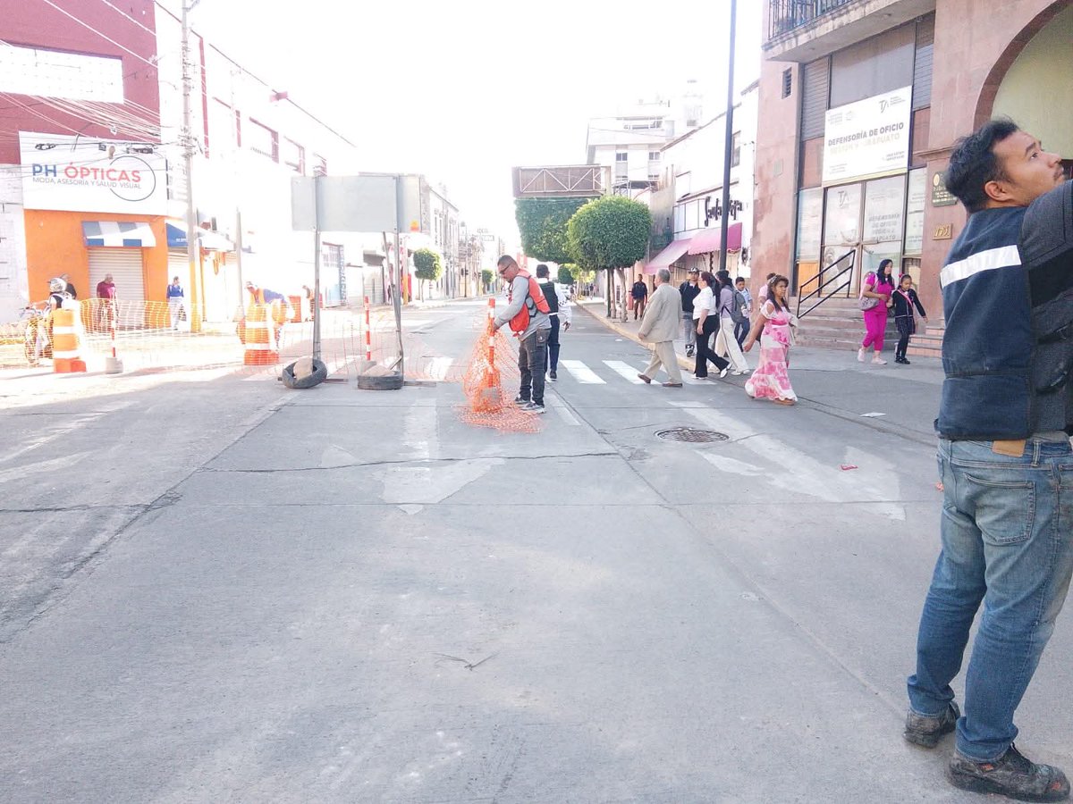 JAPAMIgob's tweet photo. 🚧✅ ¡Circulación reabierta en Av. Revolución!

Informamos que, tras concluir los trabajos de reparación de un colapso, la circulación vehicular en Av. Revolución ha sido restablecida.

Agradecemos la comprensión y paciencia durante el desarrollo de estas labores. https://t.co/IhazKLfIaD