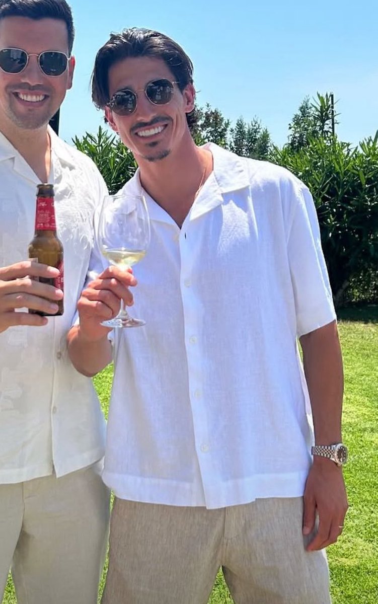 Cororo0's tweet photo. Fino señores 🧐🍷 https://t.co/brwqY9vhrn