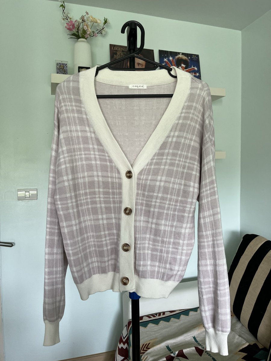 _ppanix's tweet photo. Cardigan สีน่ารักมาก
อก 46 ยาว 21 ส่งต่อ 100 บาท

#ส่งต่อ #ส่งต่อเสื้อผ้ามือ2 #เสื้อผ้ามือสองสภาพดี #ส่งต่อเสื้อผ้า #เสื้อผ้ามือสอง #กระเป๋ามือสอง #โล๊ะตู้ #โละตู้เสื้อผ้ามือ2 #เสื้อผ้าราคาถูก #ส่งต่อกางเกง
#uniqlo https://t.co/dpIyCV6jaV