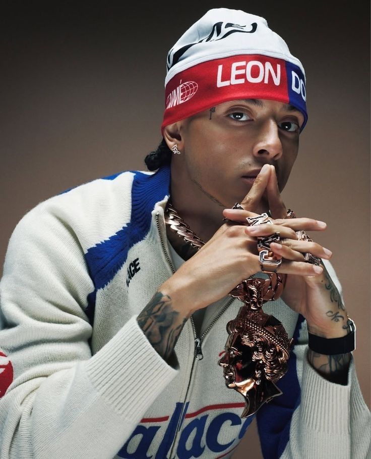 DeezerFR's tweet photo. Joyeux anniversaire au sosie officiel d’Anyme : @centralcee  👑 https://t.co/GSiNpdjoXz
