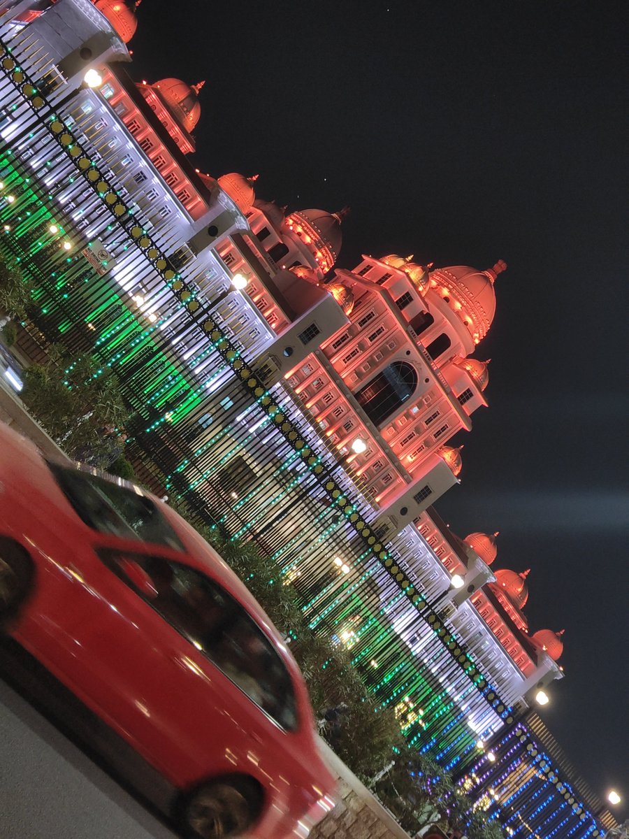 hotpotjackpot's tweet photo. After one too many hard counters in GBL, I decided the city lights deserved my attention more. 😂"

#pokemongo #fixgbl #india https://t.co/tSlaQb3f2A