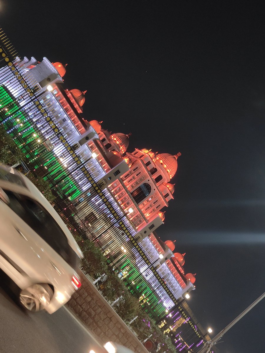 hotpotjackpot's tweet photo. After one too many hard counters in GBL, I decided the city lights deserved my attention more. 😂"

#pokemongo #fixgbl #india https://t.co/tSlaQb3f2A