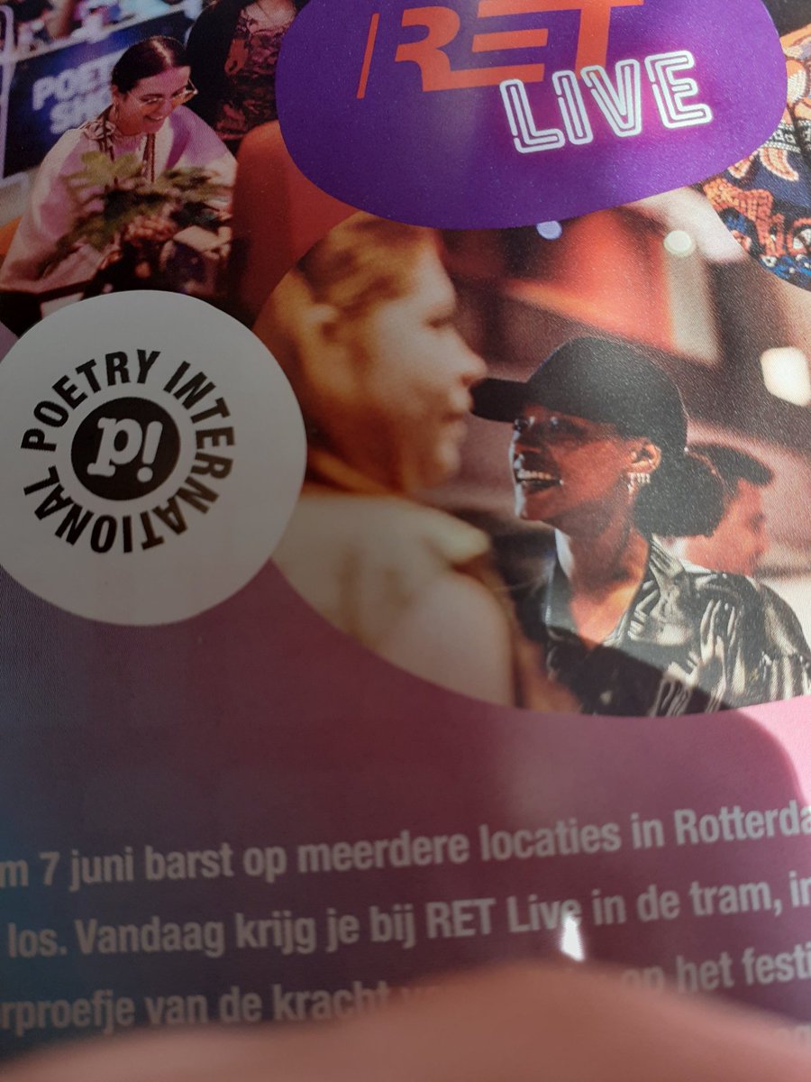 Rzuid70's tweet photo. Wat een leuk initiatief #RET Gedichten, gitaar, gezellig. #PoetryInternationalFestival #PI #Rotterdam 👏💚🎸🎶🥳🤗 https://t.co/ocMEj90hzh