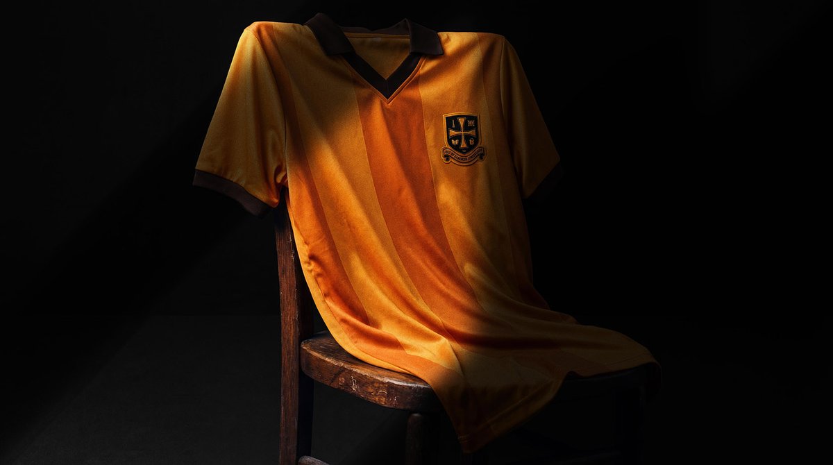 Dwarfio's tweet photo. Great to hear @oldgoldpack on @talkSPORT earlier, promoting 150th anniversary #wwfc shirt.

You can listen back to the @tSHandJ interview here: https://t.co/JdZcctq08V (1h 38mins 03 secs in).

Two thirds of the first batch already sold in a week, some backing from Wolves fans. https://t.co/JD2vqkZMPo