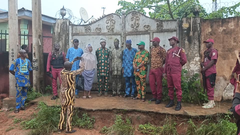 asholeybay's tweet photo. Amotekun Ajuwon/Akute Division Gets Permanent Operational Base in Ogun https://t.co/1s5nnbFkFM https://t.co/9xvglPfHga