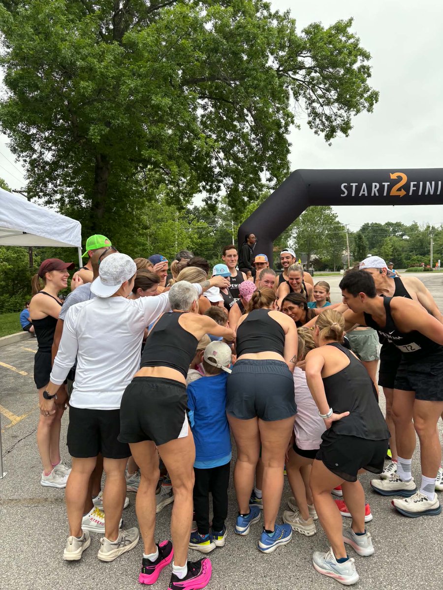 SpewakR's tweet photo. Vibes have been electric for Spewak Racing this spring! It’s been so amazing seeing so many new friendships blossom &amp; seeing our teammates support our group runs &amp; events! We are open to all levels &amp; abilities! https://t.co/QEN5Ja969m