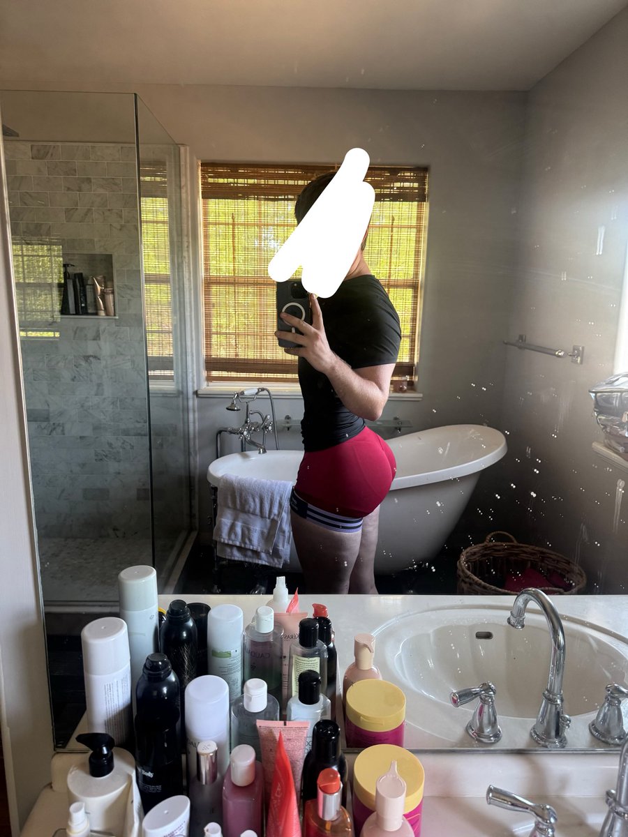 Shiningggmooon's tweet photo. Got new shorts😩😝

#femboy https://t.co/1BPI2IM358