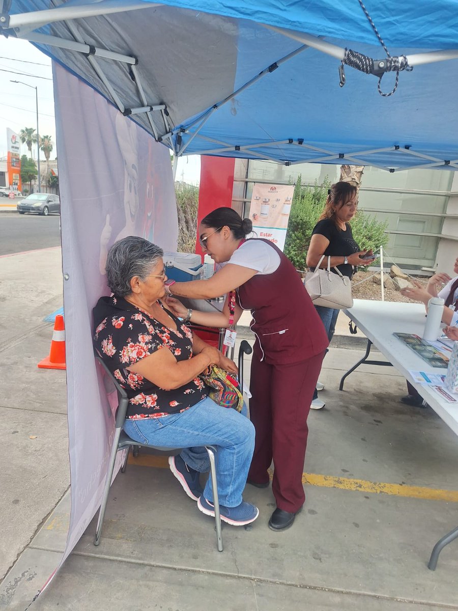 IssstesonGob's tweet photo. ℹ️ Personal del CIAS Centro de #ISSSTESON ✅ montó con éxito y en el marco de la Semana Nacional de Salud Pública 2026, un stand de vacunación 💉 en el exterior del inmueble, con el propósito de invitar a las personas a aplicarse las dosis que requieran. https://t.co/Ps2JrXnVb1