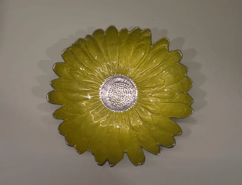 elementsdeco's tweet photo. Vintage Sunflower Bowl Yellow Lacquer Mid Century Candy Dish Boho Decor #yellowDecor #stylizedSunflower #serratedBowl #wiseshopper
https://t.co/asRi4WvXYk https://t.co/yiJyHHdJfG