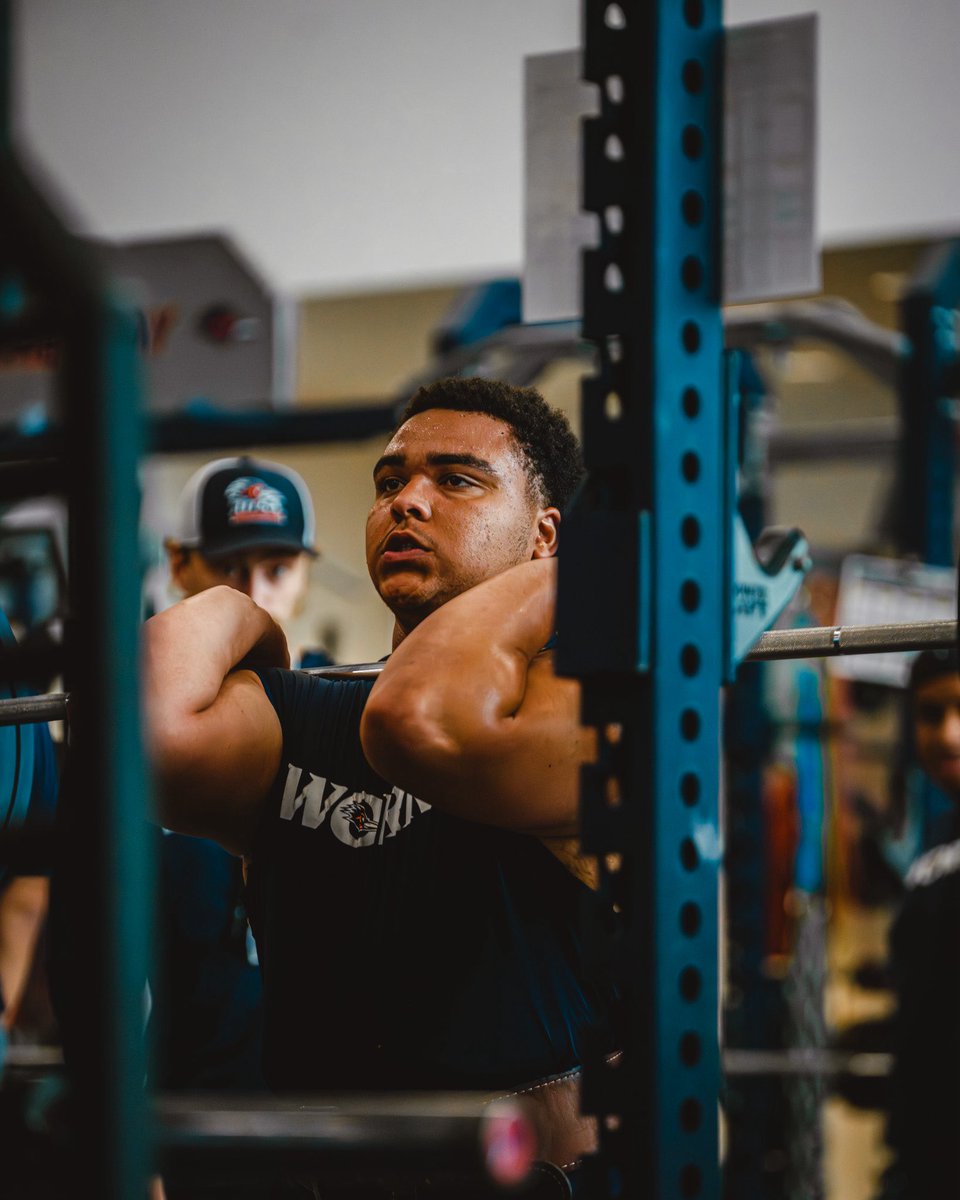 UTSAFTBL's tweet photo. Strengthening the trenches 💪

#210TriangleOfToughness | #BirdsUp https://t.co/adtiwAHAcW