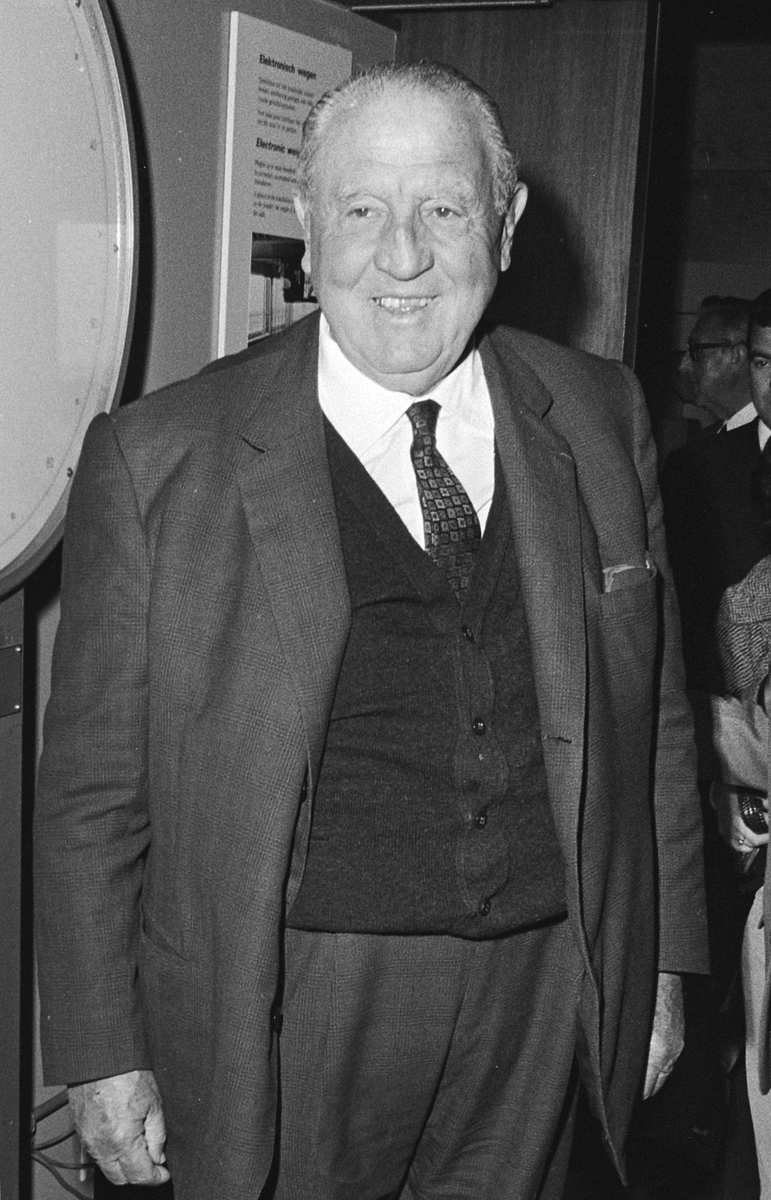 Footballtweet's tweet photo. 📅 On this day, 131 years ago, Mr. Santiago Bernabeu was born. 🤍

He was player, captain and president at Real Madrid. During his presidency, they won 1 Intercontinental Cup, 6 European Cups, 16 League titles and 6 Spanish Cups. 🇪🇸 

In 1955, the stadium was renamed after him. 🏟️