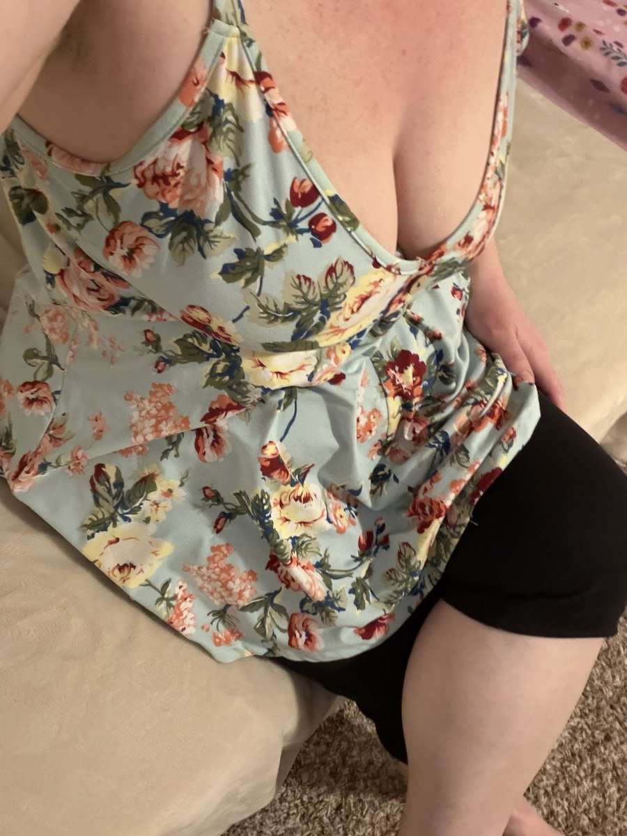 PrincessBratt85's tweet photo. Sexy mama https://t.co/y8NNweRQ1n