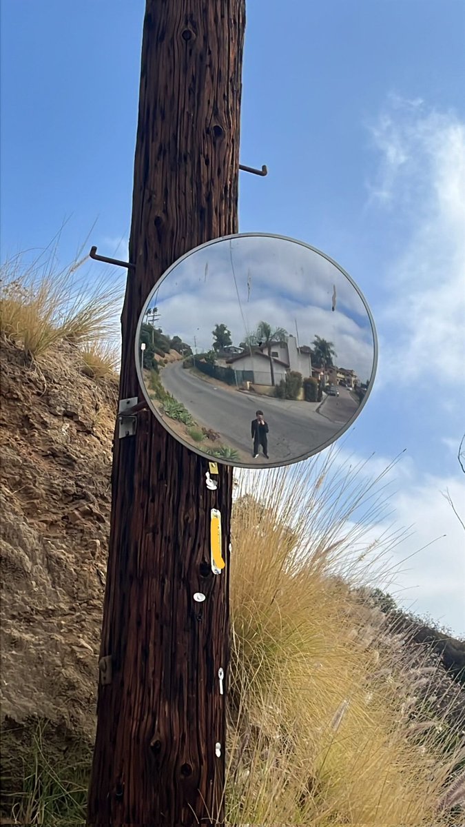 dimeragurl's tweet photo. Love it when Rory take his photo from this mirror ❤️😂 https://t.co/SSg0mRS2fV