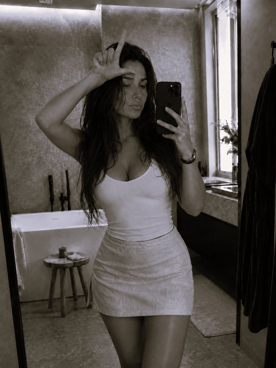 sofia_kln's tweet photo. Heute ist Loser-Tuesday 🤏😂🖤
Genau das bist du. Und trotzdem wirst du schon wieder geil, wenn ich dich so nenne, oder? Wie erbärmlich.
#findom #findomgermany #geldsklave #paypig #misssofia #loser #humiliation #finsub https://t.co/29y7ZXOyXU