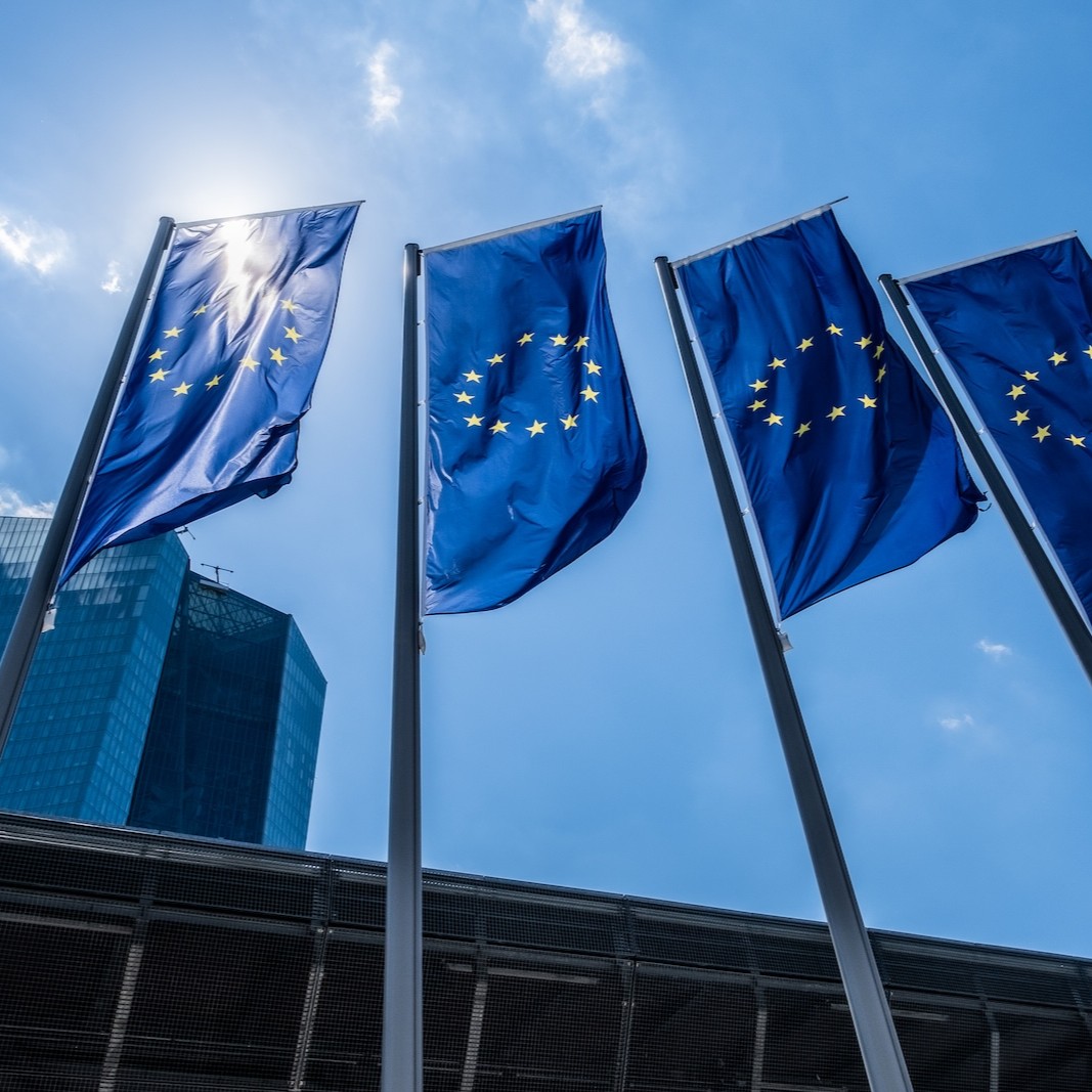 CoinMarketCap's tweet photo. LATEST: ⚡ ECB board member Isabel Schnabel says a digital euro is essential to counter dollar-denominated stablecoins. https://t.co/R75PdPs4ai