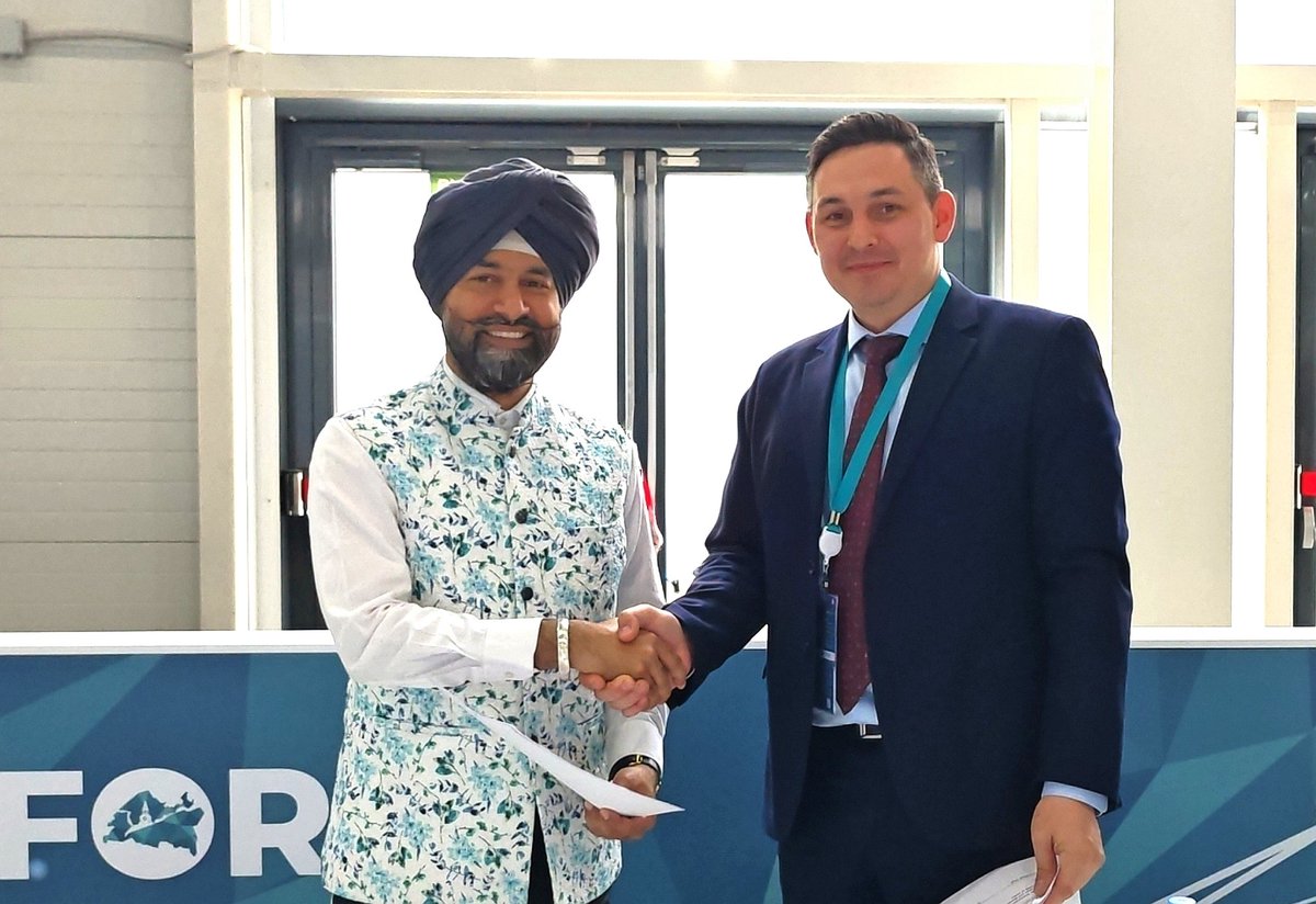 RtnManpreet's tweet photo. Signed MoU on behalf of @ICIBIndia with The Chamber of Commerce and Industry of Republic of Mordovia represented by President Mr. Rinat Raimov in Kazan, Russia with major focus on supporting MSME of both chambers.

@IndEmbMoscow @RusEmbIndia @MEAIndia https://t.co/iOFcGT0cJZ