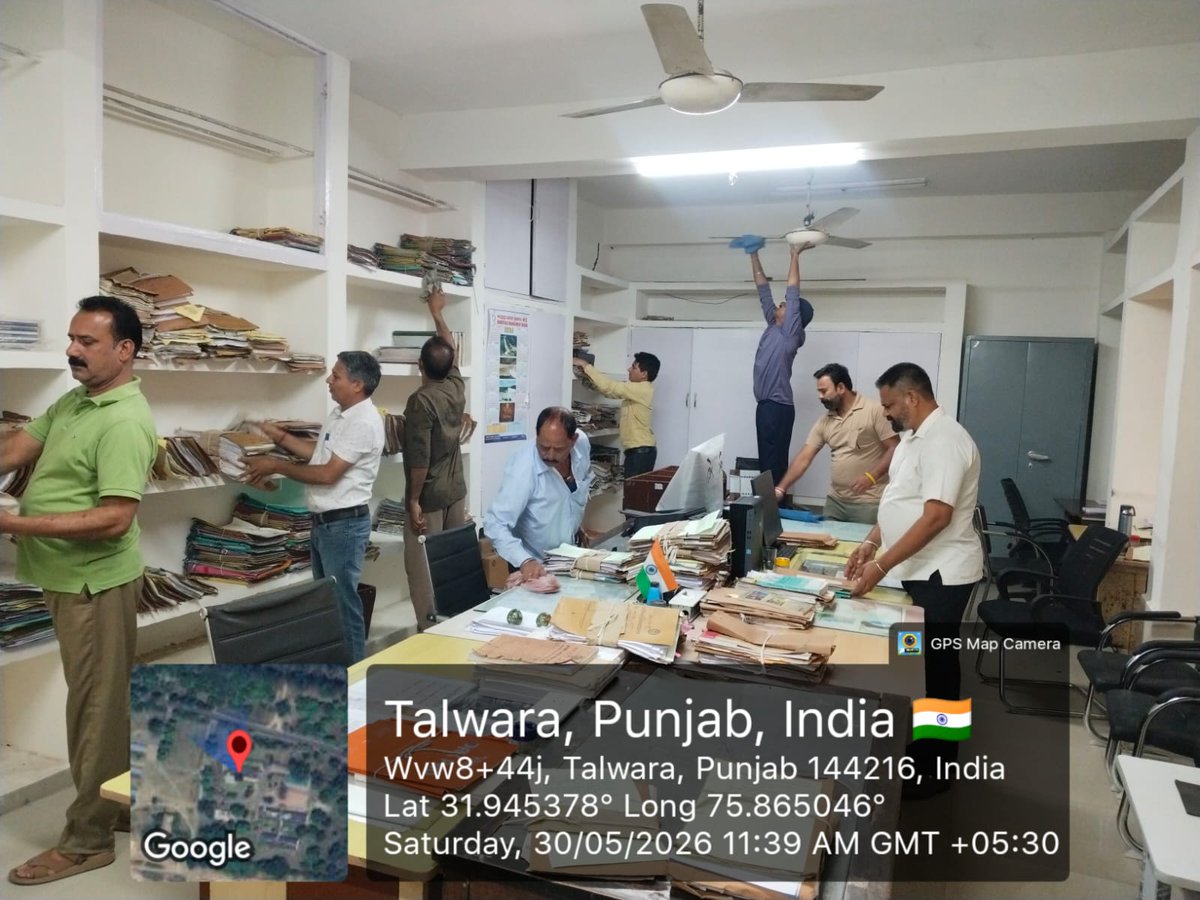 BBMBINDIA's tweet photo. भाखड़ा ब्यास प्रबंध बोर्ड द्वारा आयोजित स्वच्छता पखवाड़ा (16–31 मई, 2026) के समापन चरण में स्वच्छता एवं पर्यावरण संरक्षण के प्रति जागरूकता बढ़ाने हेतु विभिन्न गतिविधियों का आयोजन किया गया। 28 मई को “Say No Plastic” विषय पर पोस्टर डिजाइन एवं प्रदर्शन, 29 मई को स्वच्छता-थीम आधारित सेल्फी बूथों की स्थापना तथा 30 मई को विभिन्न परियोजना स्थलों, कार्यालयों एवं आवासीय परिसरों में विशेष स्वच्छता अभियान चलाया गया। इन गतिविधियों में कर्मचारियों, अधिकारियों एवं आमजन की सक्रिय सहभागिता रही, जिससे स्वच्छता, पर्यावरण संरक्षण एवं सामुदायिक सहभागिता का संदेश व्यापक स्तर तक पहुंचा।