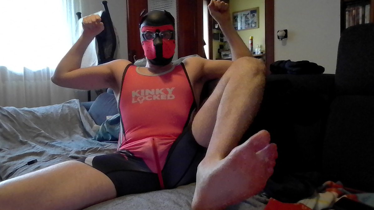 wannabepup's tweet photo. need to get better at foot pics https://t.co/f9VXbUzUd3