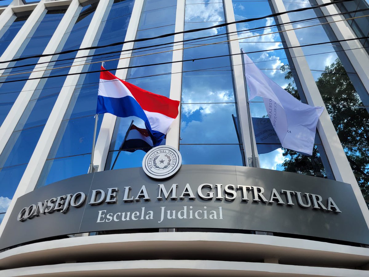 jtorresromero's tweet photo. 🚫 CUEVA DE DELINCUENTES: 

📌 El Consejo de la Magistratura es un antro de bandidos. 

📌 Cocinan las ternas al mejor postor y al que tiene mejor padrino político. 

📌 Es una farsa el concurso de méritos académicos y profesionales. 

📌 Se cagan en la reputación de las personas que confían en el sistema. 

📌 Es uno de los órganos extra poder que debe desaparecer. @ConsejoParaguay