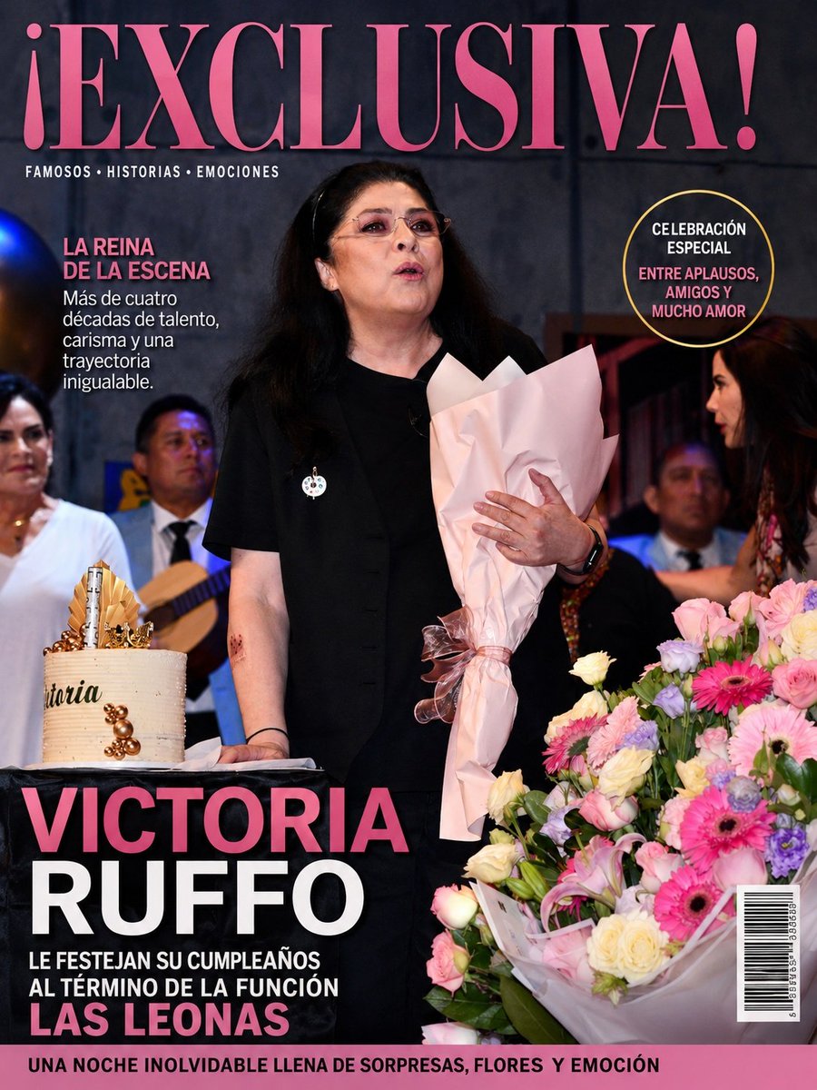 Unileventv's tweet photo. Victoria Ruffo fue sorprendida con un emotivo festejo organizado por sus compañeras de la obra y un pequeño club de fans, quienes adornaron el lugar y le llevaron un pastel para celebrar esta fecha tan especial.

#unileventv #victoriaruffo #espectaculos #show #teatro https://t.co/9Gm5QMOBNX
