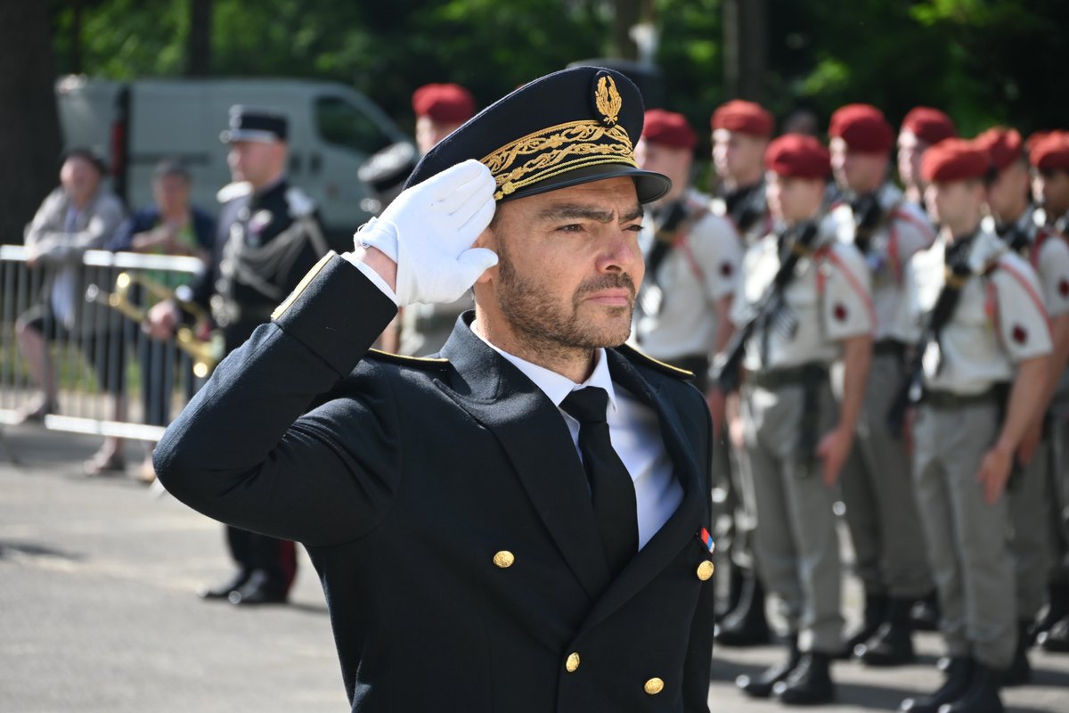 Prefet_82's tweet photo. #PriseDeFonction đ«đ· | SĂ©bastien Cauwel a officiellement pris ses fonctions de prĂ©fet de Tarn-et-Garonne.
đ Ce matin, il a dĂ©posĂ© une gerbe au monument aux morts de #Montauban, sâest adressĂ© aux forces vives avant un Ă©change avec la presse locale.
Bienvenue en Tarn-et-Garonne ! https://t.co/NNy1mz0JTd