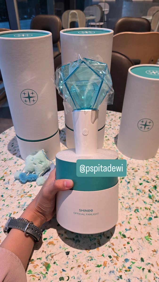 pspitadewi's tweet photo. Hi gaiss aku beli lebihan Lightstick SHINee

Official dari KpopMerch yaa
Rp 285.000

✅️ Include all
✅️ Free PC unoff member SHINee
✅️ Freebies lain
🍊 Checkout Shopee
🏠 Jakbar / PIK

Minat mention yaa

WTS want to sell lighstick shinee flash sale kpop merch https://t.co/TRyu3E7Zrr