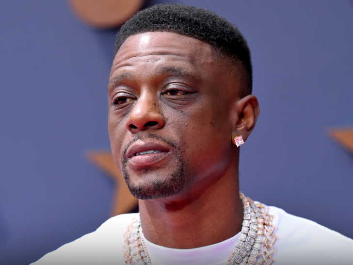 TMZ's tweet photo. 😳 Boosie Badazz faces a felony charge, after he allegedly hit a bouncer in the head with a hookah base. 

Details: https://t.co/jUNhpNu3So https://t.co/6lv3Ktm3dq