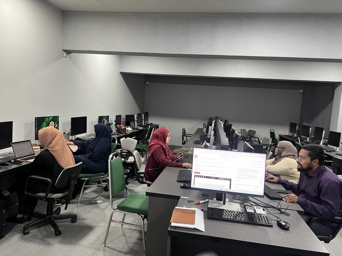 IUMLibrary's tweet photo. Library conducted a Research Workshop for our PhD students on 11 April, organized by KED

Facilitated by Chief Librarian, Fathimath Nashath, the session covered academic databases, research skills, and effective use of library resources.

We thank students for their participation https://t.co/Bj4dW7uyA7