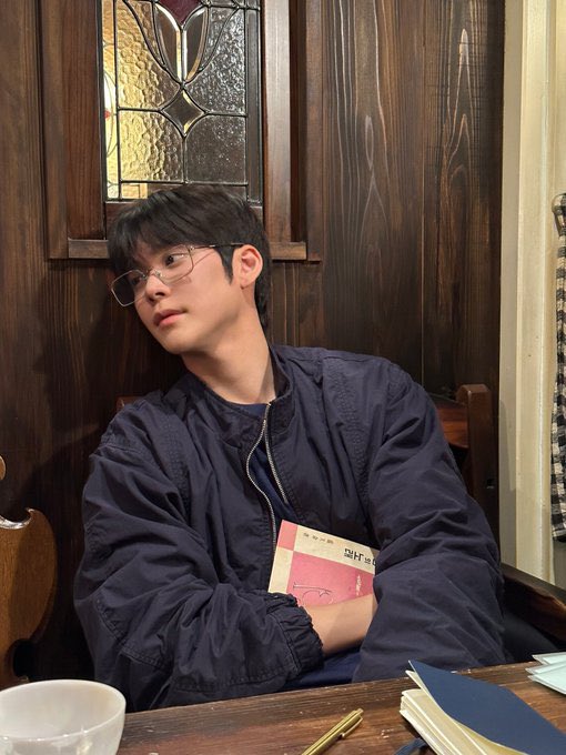 talkzelgam's tweet photo. 아 진짜 왜 안되는데 왜 못 사귀는데 왜 우리가 사귈 수 없는건데 왜 송은석 여자친구가 못 되는건데 어떻게 해야 사귈 수 있는건데 https://t.co/fwdtPfiXQZ